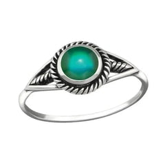 Women’s 925 sterling silver mood colour change ring with a green temperature-reactive centre, oxidised detailing and US sizes 6–8 in Australia.