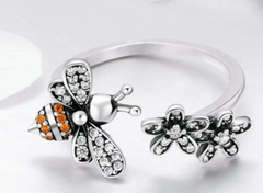 Sterling Silver Bee and Daisy Ring